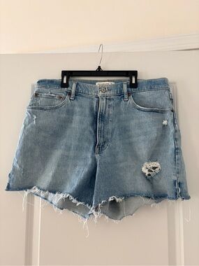 Abercrombie & Fitch Curve Love 4” High Rise Mom Short
